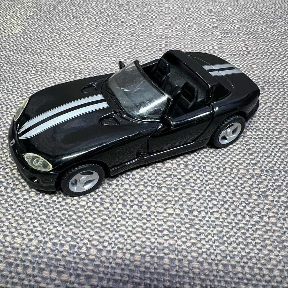Dodge Viper RT/10  - 1/39 Maisto Diecast Model  (Black)